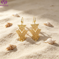 HONGYUE Nouveaux Boucles d'Oreilles Pendante à Double Couche, Design Triangle Creux Filigrané, Style Ethnique Bohème avec Pompons, pour Femme, Idéales pour Fêtes et Vacances