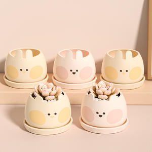 Pot de fleurs en céramique vert olive dégradé avec trou de drainage et système d'arrosage automatique, design moderne et écologique pour une utilisation en intérieur/extérieur - Product Image 4