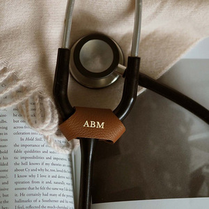 Étiquette personnalisée en cuir pour stéthoscope, 5,5x3x2cm, monogrammée pour médecins, infirmières, cadeaux d'hôpital, accessoire médical - Product Image 1