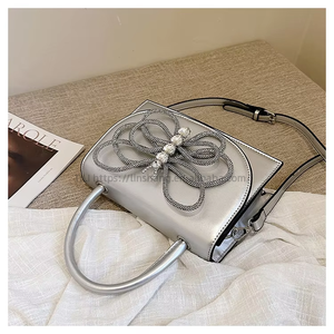 Le nouveau sac à main pour femme tendance est un sac carré mignon et élégant, un sac urbain chic, un petit sac parfumé pour fille. - Product Image 2