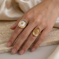 Bague personnalisée en acier inoxydable 316L plaqué PVD 18K avec résine, motif fleur coquillage flottant, cadre irrégulier, ouverte et ajustable, anti-allergie