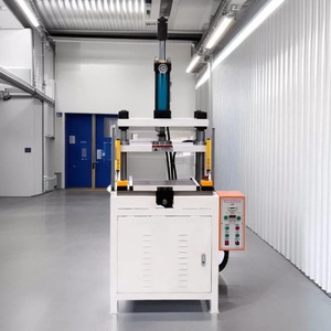 Presse hydraulique Xingchen Rui 3T 5T 10T 20T 30T 50T à quatre colonnes avec table coulissante automatique pour le formage à chaud - Product Image 1