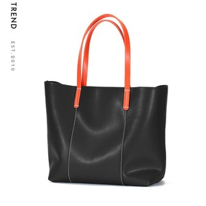 Sac fourre-tout en cuir véritable pour femme de haute qualité, personnalisable avec logo, design élégant et fermeture ouverte - Product Image 3