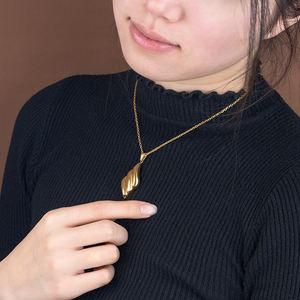 Perhiasan mode kalung berlapis emas 18k liontin sayap gelombang bergaris baja tahan karat - Product Image 5