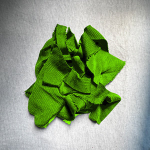 Trapos textiles usados de color verde lorito, residuos de tela elástica/licra de Bangladesh, material reciclado de Bangladesh - Product Image 4
