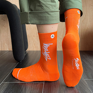 Chaussettes de basket-ball pour hommes, décontractées, en coton, avec logo brodé, respirantes, pour la saison printanière. - Product Image 1