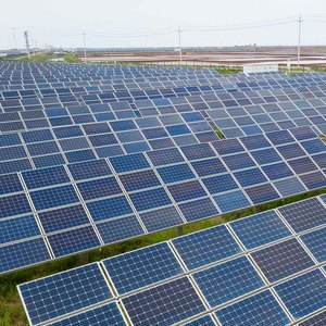 Yangtze 550W 10BB Solar Photovoltaic Panel High-output PV Module with <strong>10</strong> Busbars for Enhanced Efficiency - Product Image 3