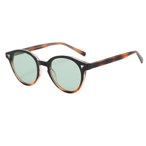 Gafas de Sol con Marco de Metal TR90 y Logotipo Personalizado, Protección UV400, Remaches en las Patillas, Gafas de Sol Unisex de Moda para Viajes al Aire Libre - Product Image 1