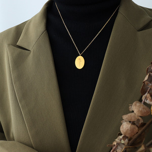 Collier avec pendentif <span class=keywords><strong>en</strong></span> forme de fleur sculptée, <span class=keywords><strong>en</strong></span> acier inoxydable, étanche, plaqué or 18K PVD, nouveau design de bijoux - Product Image 3