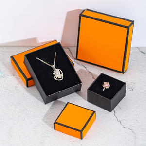 Caja de Regalo de Joyería Premium con Tapa y Base Rectangulares de Alta Calidad y Forro de Algodón - Product Image 1