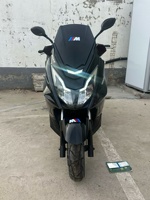 Scooter T10 Maxi d'occasion en excellent état. Moteur 250cc, valises complètes, affichage numérique, entièrement fonctionnel, noir, CVT