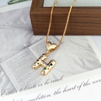 Collier ras du cou en acier inoxydable avec pendentif lettre alphabet en zircon et perle d'imitation, chaîne croisée plaquée or 14 carats, bijoux pour femmes
