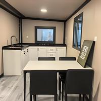 Maison conteneur extensible de 40 pieds à 2 chambres, style moderne du milieu du siècle, préfabriquée pour villa, bureau, hôtel, cuisine, salle de bain, bar et boutique