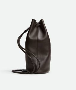Sac seau Bottega BV Andiamo pour femme en cuir de veau soyeux avec détail nœud signature et bandoulière coulissante Veneta - Product Image 4