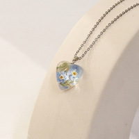 Collier pendentif fleur de l'Amour, fleur naturelle éternelle, chaîne de clavicule, artisanat en résine époxy haute transparence fait main