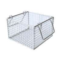 Panier en acier inoxydable robuste avec couvercle à compression, disponible en différentes tailles de mailles.