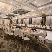 Chaise empilable blanche et or en cuir PU et velours, dossier rond, acier inoxydable, pour hôtel, banquet, événement, mariage - Vente chaude