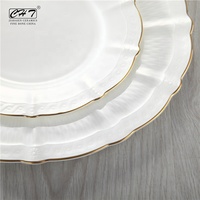 Assiette de mariage blanche de haute qualité de 10.5 pouces avec bord ondulé et décor à bordure dorée pour servir le dîner quantité minimale de commande 100 pièces