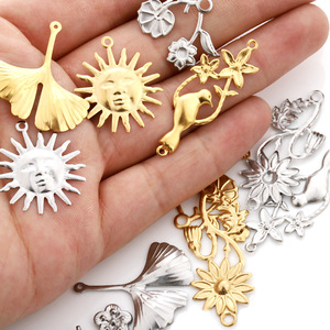 จี้ดอกไม้สแตนเลสสตีลสำหรับทำเครื่องประดับ DIY ชิ้นส่วนตกแต่งรูปกลีบดอกไม้ ใบไม้ และกิ่งไม้เคลือบผิวสำหรับทำสร้อยคอ - Product Image 2