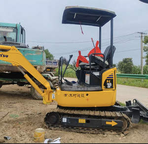 Excavadora de cadenas Komatsu PC18MR, capacidad de la cazoleta de 0.04m, peso de 1800kg, potencia de 14kW, color amarillo, microexcavadora para interiores. - Product Image 4