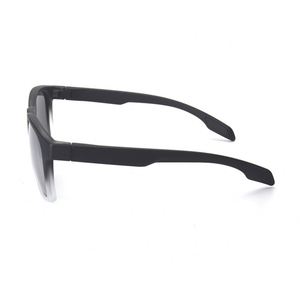 Lunettes de soleil polarisées à vision nocturne avec monture TR90 dégradée, personnalisables avec votre propre logo, unisexes, de luxe et tendance - Product Image 3