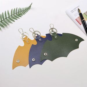Llavero de cuero PU con forma de murciélago para Halloween, llavero con mosquetón, soporte para llaves duradero y antipérdida para uso en el hogar y el coche - Product Image 4