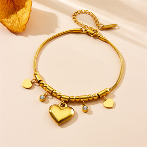 Pulsera con Dije de Corazón LOVE en Acero Inoxidable con Baño de Oro PVD de 18K, Varios Diseños Disponibles para Mujer |   Hipoalergénico, Duradero e Impermeable - Product Image 4