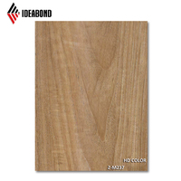 Panneaux en aluminium de grain de bois Revêtement de mur extérieur Texture de bois 3mm 4mm Panneau de terrasse composite en aluminium