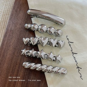 2025 nouveau chic métal <span class=keywords><strong>cheveux</strong></span> griffes femmes côté cassé pince à <span class=keywords><strong>cheveux</strong></span> Niche pour filles décoration de <span class=keywords><strong>cheveux</strong></span> - Product Image 3