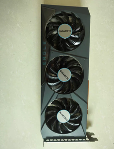 การ์ดจอ GIGABYTE Radeon RX <span class=keywords><strong>6600</strong></span> EAGLE 8GB GDDR6 GPU PCI Express สำหรับเดสก์ท็อป ระบบระบายความร้อน Windforce 3 พัดลม รองรับพอร์ต 2.1 และ DP 1.4 มือสอง - Product Image 1