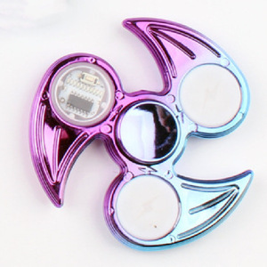 Bán Buôn Ba Lưỡi <span class=keywords><strong>Fidget</strong></span> Spinners Đầy Màu Sắc Sáng Màu Đen Nhựa Tay <span class=keywords><strong>Spinner</strong></span> Giải Nén Công Nghệ Sáng Tạo Marquee Đồ Chơi - Product Image 5