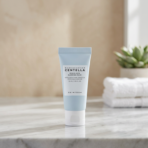 SKIN1004 Masque de nuit hydratant et apaisant à la Centella Asiatica de Madagascar Hyalu-Cica 30ml, masque de nuit coréen - Product Image 1