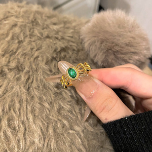HJ113 Nouvelle <span class=keywords><strong>bague</strong></span> ouverte en or plaqué style chinois rétro avec dentelle, émeraude et diamant vert ajouré pour <span class=keywords><strong>femme</strong></span> - Product Image 5