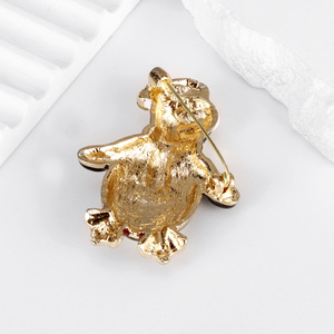 Broche de Noël Exquise en Forme de Pingouin, Accessoire de Luxe Mignon pour les Fêtes, Cadeau de <span class=keywords><strong>Nouvel</strong></span> <span class=keywords><strong>An</strong></span> Tendance - Product Image 4