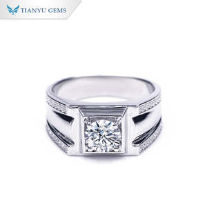 Anillo de Moissanita para Hombre Tianyu, Bisel Cuadrado de Lujo, Plata S925, 0.5CT 1CT, Tallas Disponibles para Boda y Compromiso - Product Image 1