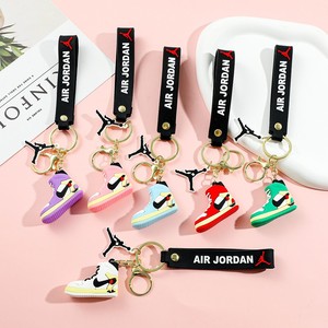 Accessoires de porte-clés créatifs en plastique pour chaussures de dessin animé 3D, pendentif de sac, petit cadeau - Product Image 3