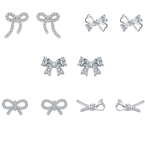 Pendientes de Plata de Ley S925 con Diseño de Mariposa y Circonitas Brillantes, Versión en Cobre Personalizable - Regalo de Aniversario para Mujer - Product Image 1