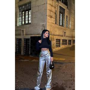 กางเกงขายาวสีเงินเอวสูงสำหรับผู้หญิง สาวๆ เนื้อผ้าทอระบายอากาศได้ดี เอวยางยืด ทรงสวยหวาน ไซส์ XL 3XL สำหรับทำงาน ฤดูร้อน - Product Image 2