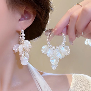 Exquisitos Aretes Colgantes con Borla de Flor de Concha de Perla para Mujer con Personalidad Exagerada Estilo Coreano Aros de Joyería Accesorios de Regalo - Product Image 6