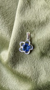 Élégant pendentif fleur de tanzanite en argent sterling 925 bijoux de guérison fabriqués à la main - Product Image 3