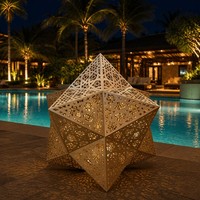 Nouvelle conception de lanterne géométrique en acier inoxydable de luxe, sculpture en forme d'étoile découpée au laser, LED dorée, pour hôtel, place publique, parc, extérieur, taille personnalisée, OEM