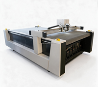 Machine de découpe numérique CNC à couteau oscillant pour le traitement du coton insonorisant des panneaux de porte et des revêtements de plafond automobiles