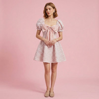 Robe Courte Lavande Personnalisée OEM pour Femme, Col Cœur, Bretelles Fines, Ourlet Volanté, Imprimé Floral, Dos Nu, Idéale pour Soirées Estivales