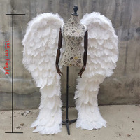 Ailes d'ange en plumes d'autruche blanches de grande taille pour spectacle sur scène ou accessoires de décoration photo