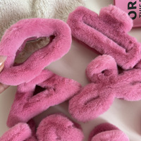 Offre Spéciale personnalisé couleur fausse fourrure moelleux Rectangle cheveux griffe élégant cheveux accessoires pour femmes et filles Styles de cheveux élégants