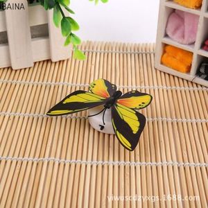 Lámpara de Pared LED con Forma de Mariposa, Luz Nocturna que Cambia de Color, Lámpara de Noche para Dormitorio, Hogar, Jardín, Luces Inteligentes para Animales, Hogar Inteligente - Product Image 4