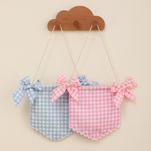 Bandierina di benvenuto per neonati in cotone gingham resistente con dettagli a fiocco, decorazione unisex per baby shower - Product Image 5