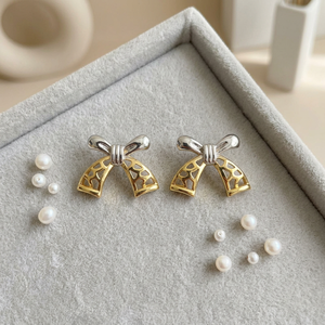 Boucles d'oreilles clous pour femme en or 22 carats avec un magnifique éclat jaune rhodié, design classique élégant, bijoux de mode légers - Product Image 3
