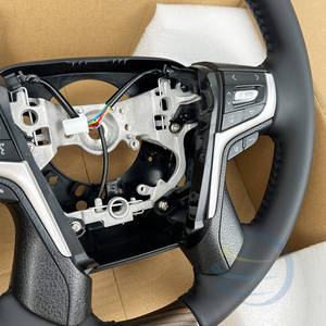 Volant en bois personnalisé à plusieurs boutons pour <span class=keywords><strong>Toyota</strong></span> <span class=keywords><strong>Land</strong></span> <span class=keywords><strong>Cruiser</strong></span> LC200 79 80 100 300 250 <span class=keywords><strong>76</strong></span> Series Prado 150 120 Corolla Fortuner - Product Image 5