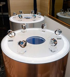 Nhà Sản Xuất Tùy Chỉnh Triển Lãm Tabletop Cao Cấp Sang Trọng Duy Nhất Đồng Hồ Vòng Đeo Tay Chủ Hiển Thị Đứng - Product Image 5